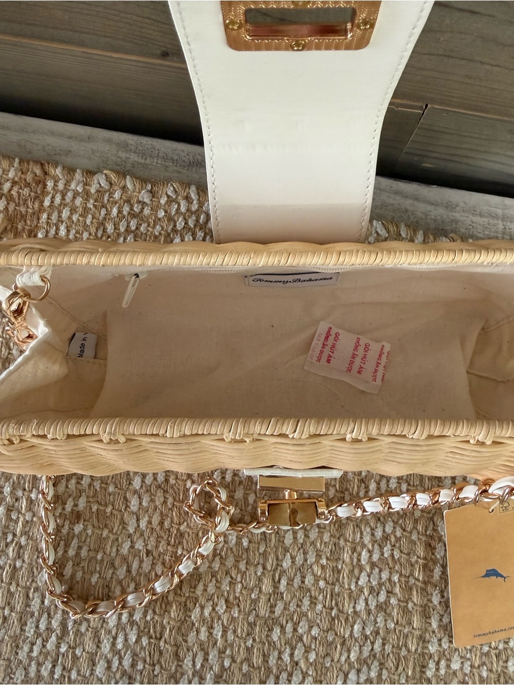 Tommy Bahama Natural Straw Crossbody with White Leather Trim and Gold Chain, NWT - Picture 3 of 8